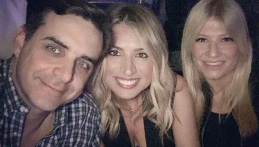 Φαίη Σκορδά στα μπουζούκια