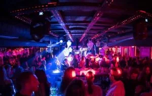 Se Poio Club Tha Akousete Tin Elliniki Mousiki