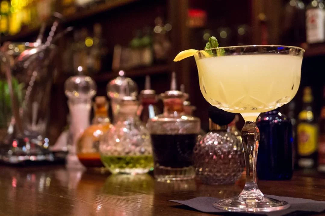 cocktail bars athina